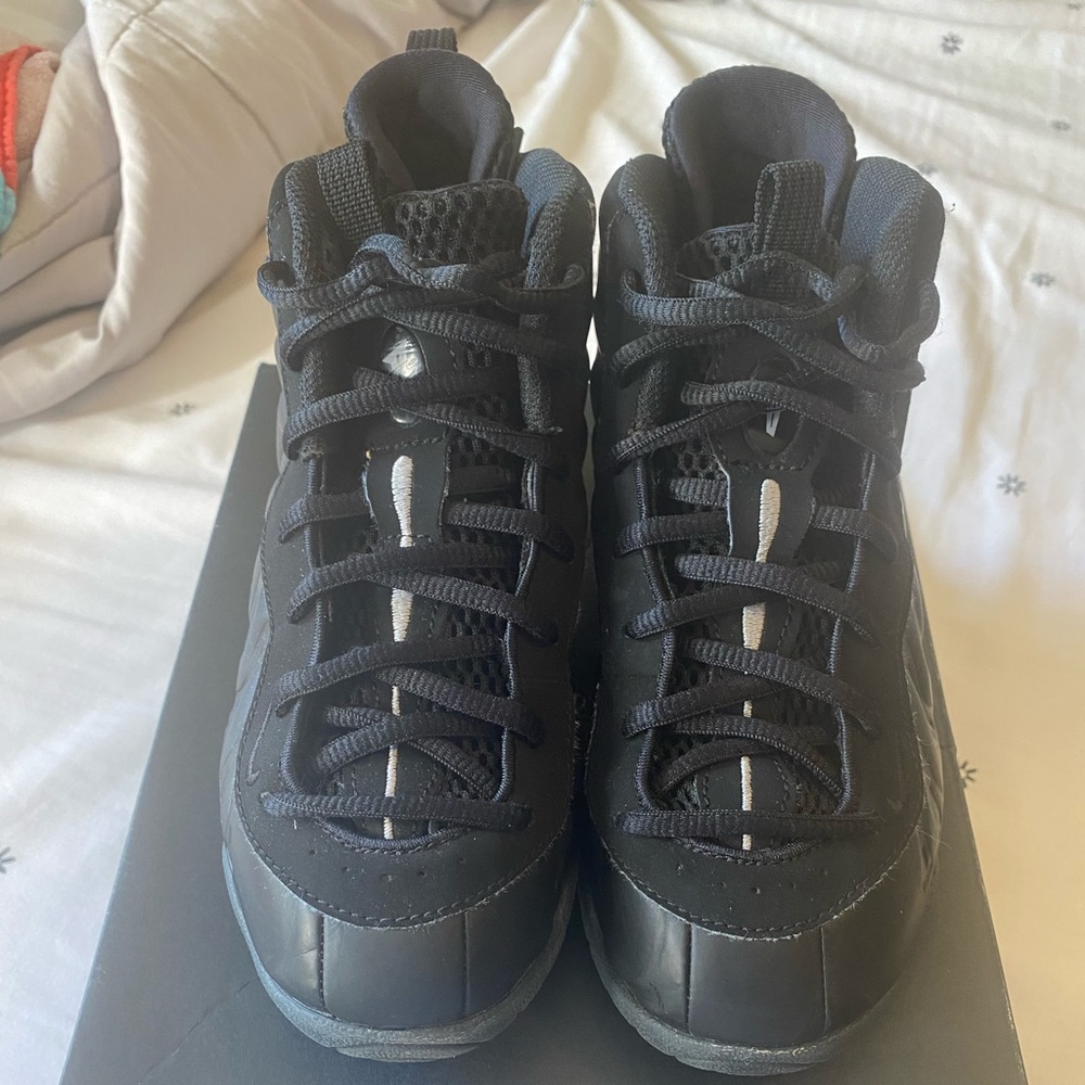 Boy foamposite Nike black